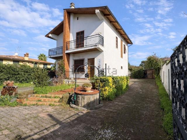Case e ville in vendita di 190 m² in Via del Sughero