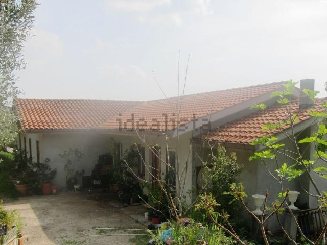 Case e ville in vendita di 190 m² in Via delle Molette