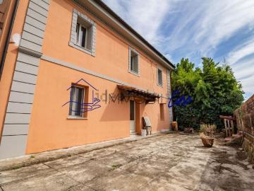 Case e ville in vendita di 190 m² in Via di Cisanello Ghezzano, 23