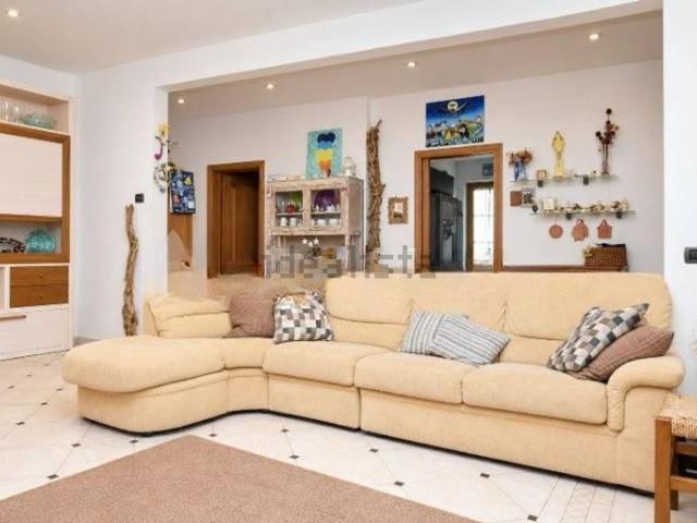 Case e ville in vendita di 190 m² in Via Foccola
