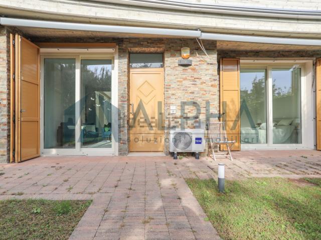 Case e ville in vendita di 190 m² in Via Fiume Montone
