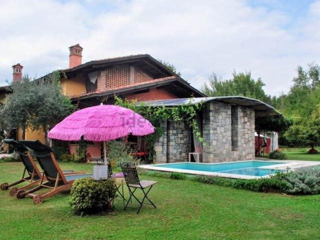 Case e ville in vendita di 190 m² in Via IV Novembre, 49