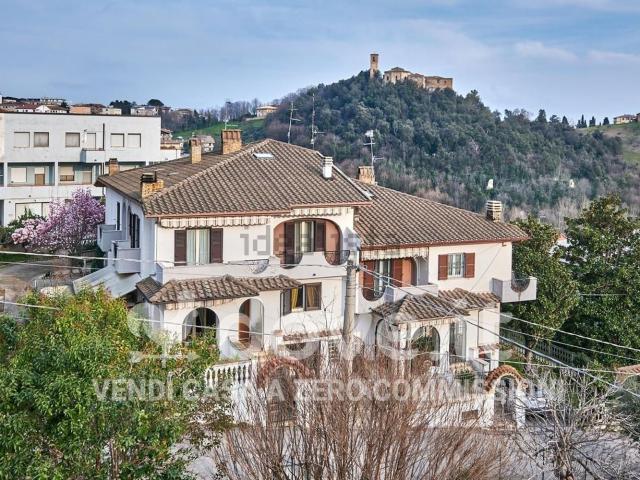 Case e ville in vendita di 240 m² in Via O. Z. Ciulli, 3