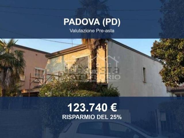 Case e ville in vendita di 190 m² in Via Orlando Galante, 3