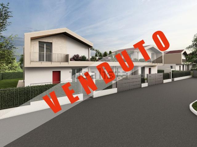 Case e ville in vendita di 190 m² in Via Monte Bolettone