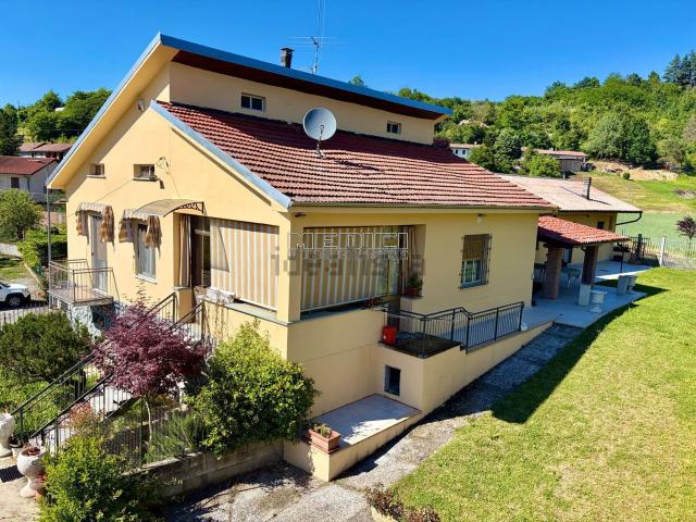 Case e ville in vendita di 190 m² in Via Montechiaro, 2