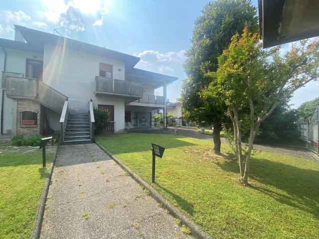 Case e ville in vendita di 190 m² in Via Montello, 50
