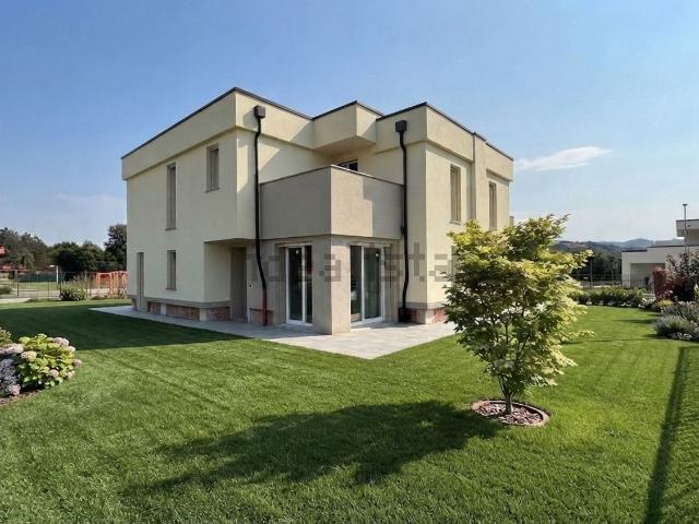 Case e ville in vendita di 190 m² in Via Maranina, 2