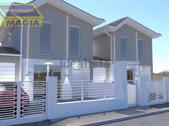 Case e ville in vendita di 190 m² in Via Salaria, 123