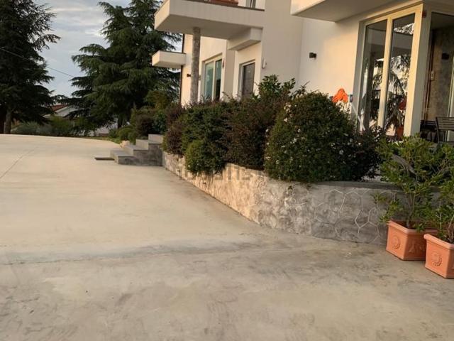 Case e ville in vendita di 190 m² in Via San Giuseppe Le Prata