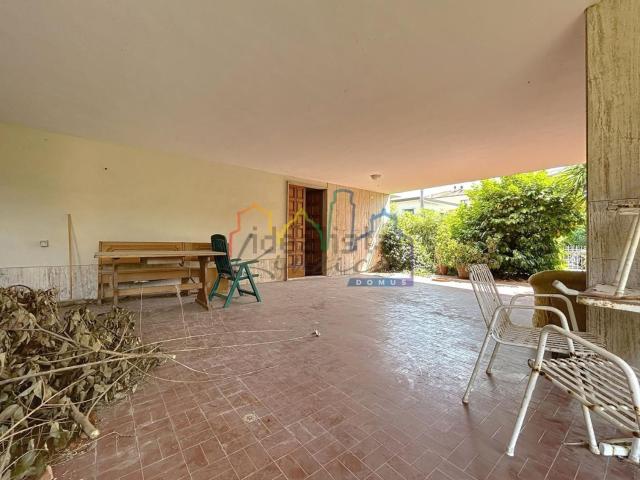 Case e ville in vendita di 190 m² in Via Severino Panicucci, 36