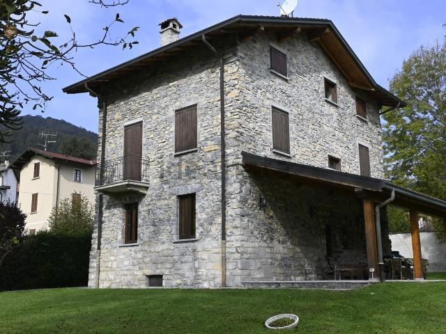 Case e ville in vendita di 190 m² in Via Silvio Pellico, 1
