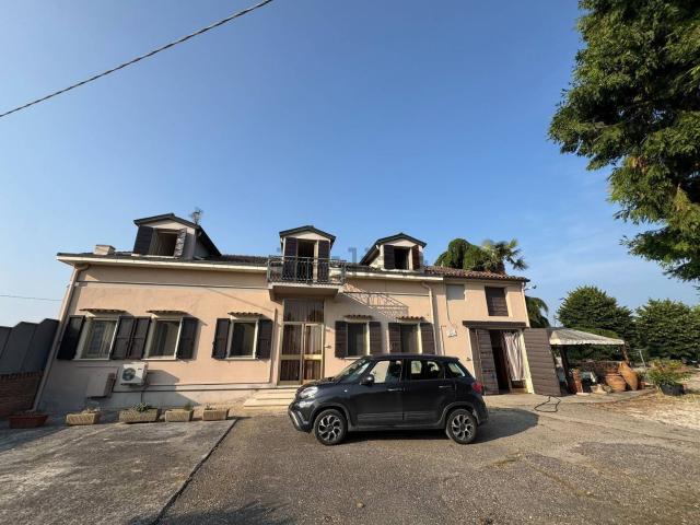 Case e ville in vendita di 190 m² in Via Stradone Imperiale