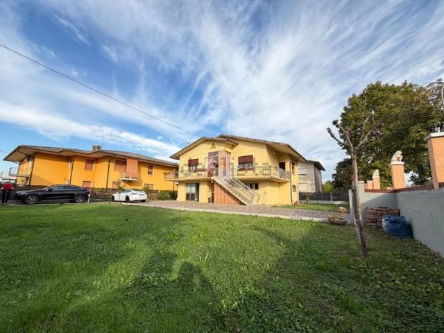 Case e ville in vendita di 190 m² in Via Pomini, 44