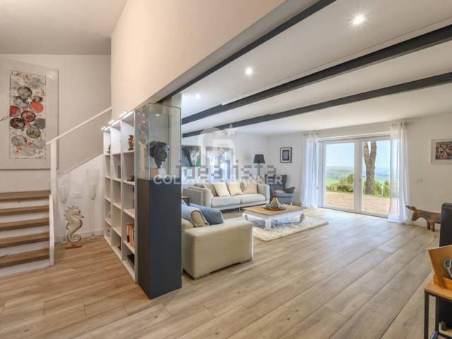 Case e ville in vendita di 190 m² in Via Pontenuovo, 40