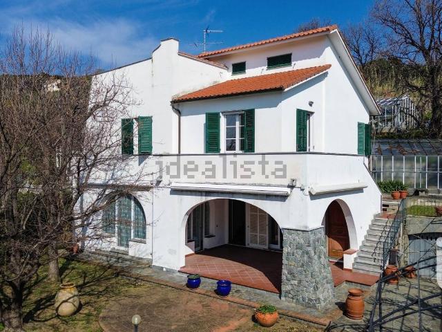 Case e ville in vendita di 190 m² in Via Postetta