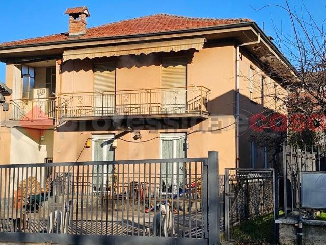 Case e ville in vendita di 190 m² in Via Palermo, 10