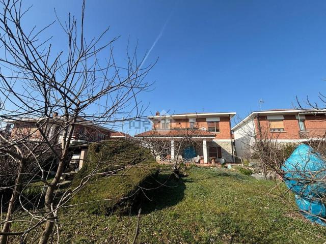 Case e ville in vendita di 190 m² in Via Pinerolo, 38