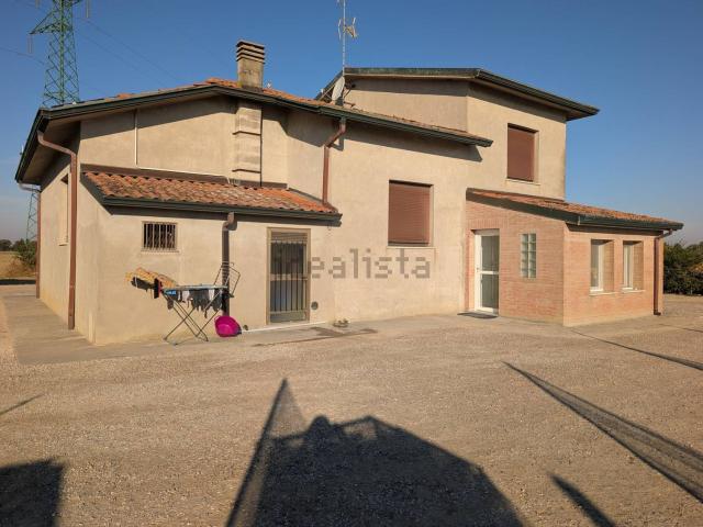 Case e ville in vendita di 190 m² in Via Pioppa, 81