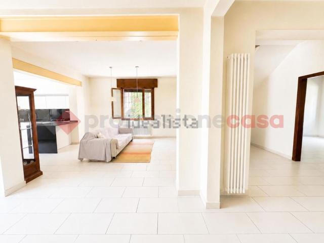 Case e ville in vendita di 190 m² in Via Roma