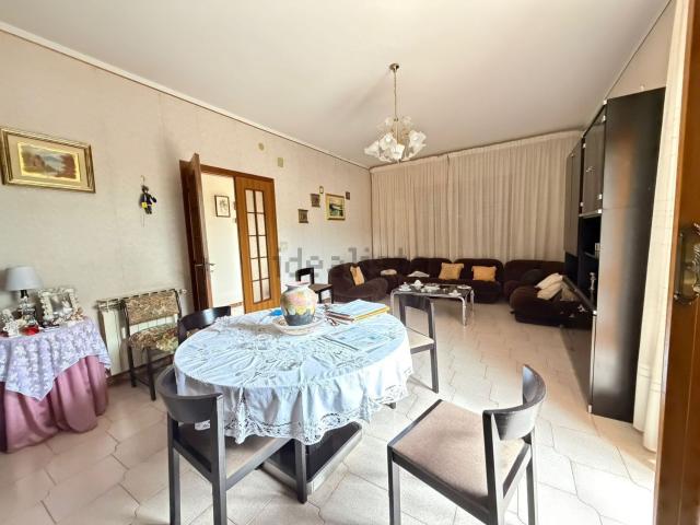Case e ville in vendita di 190 m² in Via Raffaele Leone