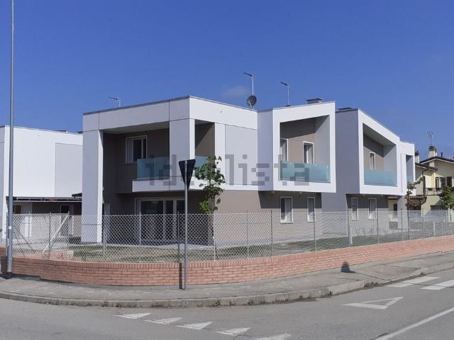 Case e ville in vendita di 190 m² in Via T. Noce