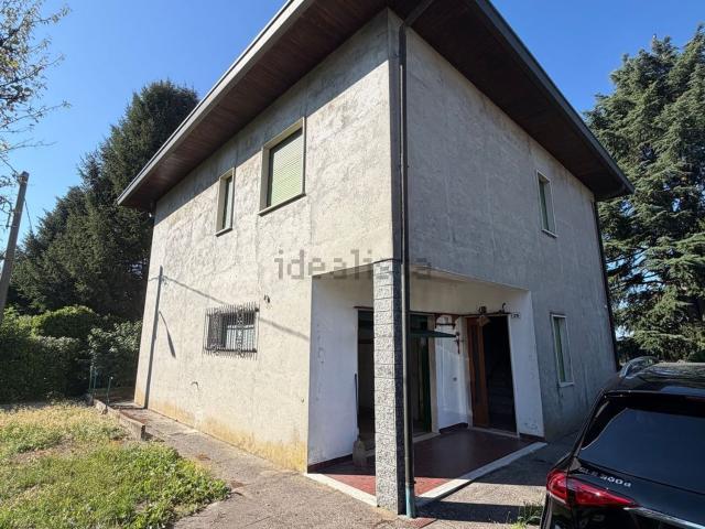 Case e ville in vendita di 190 m² in Via Trento, 28