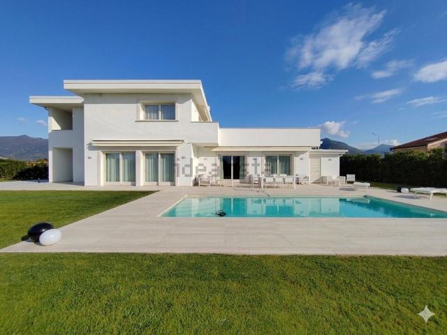 Case e ville in vendita di 190 m² in Via Vaiana