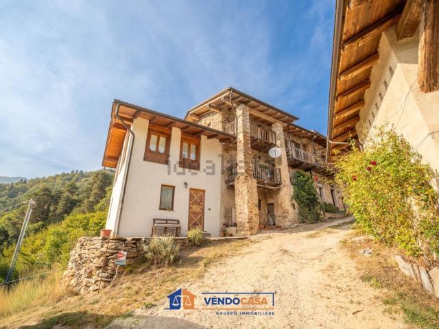 Case e ville in vendita di 190 m² in Via Valgrana
