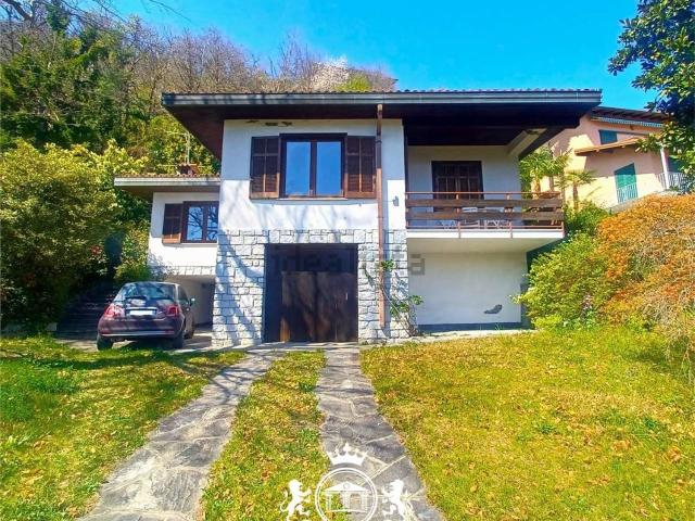 Case e ville in vendita di 190 m² in Via Verbano, 1