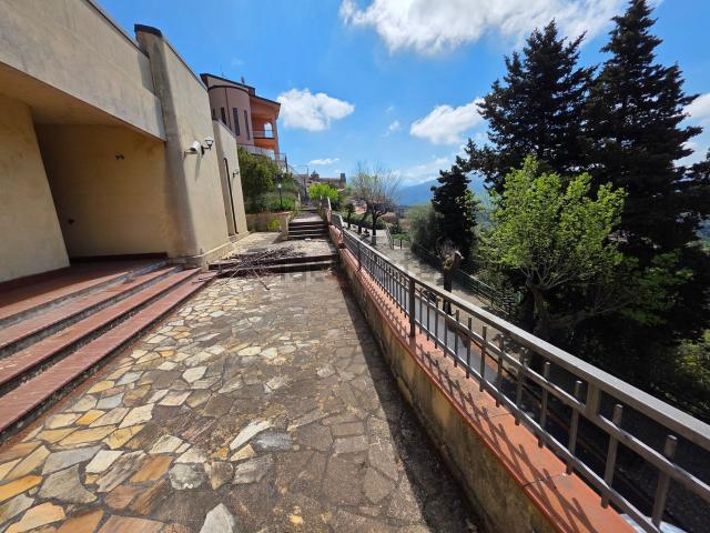 Case e ville in vendita di 190 m² in Viale Kennedy, 6