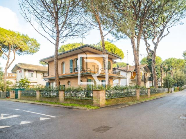 Case e ville in vendita di 190 m² in Viale L. Ariosto, 8