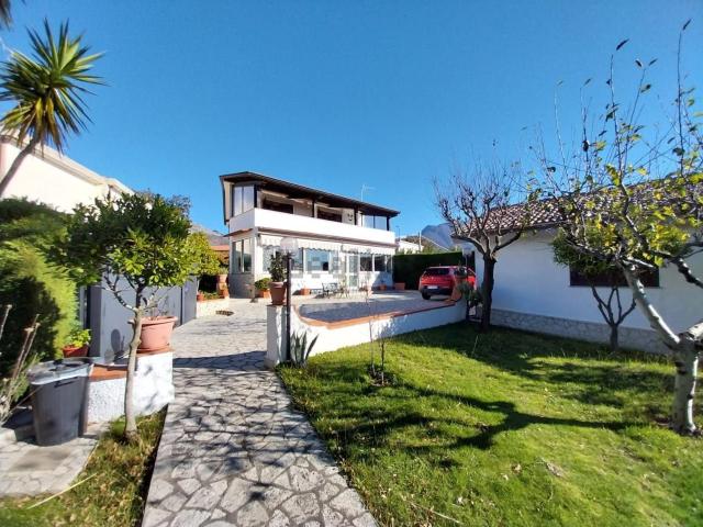 Case e ville in vendita di 190 m² in Contrada vrasi