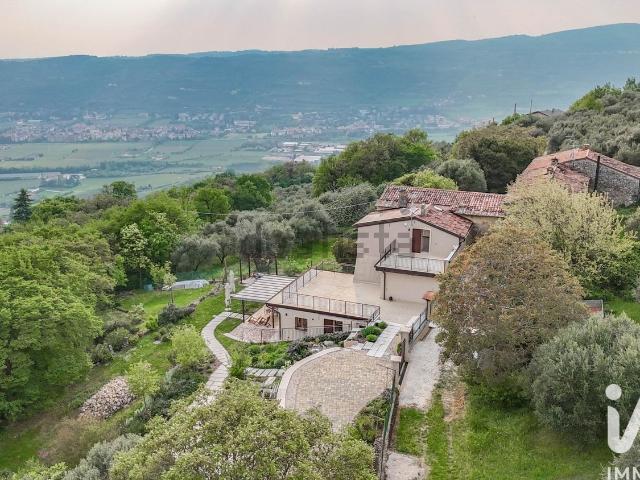 Case e ville in vendita di 190 m² in Contrada Maroni, 5