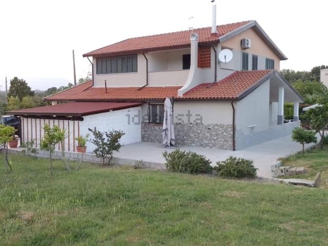Case e ville in vendita di 190 m² in Contrada Pietra Marotta