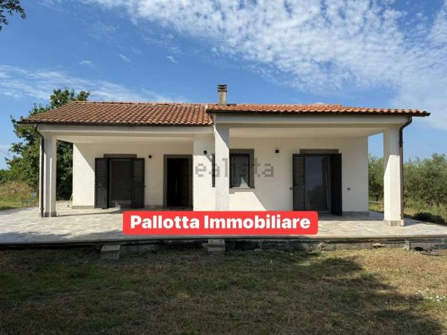 Case e ville in vendita di 190 m² in Località troscione, 1