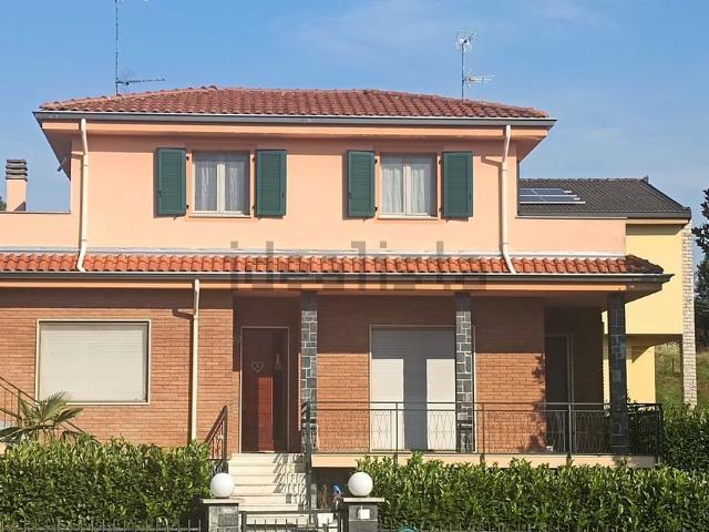 Case e ville in vendita di 190 m² in Strada Braglia, 22