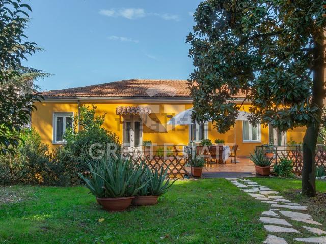 Case e ville in vendita di 190 m² in Strada di Collerisana