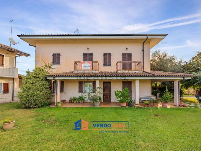 Case e ville in vendita di 190 m² in Strada Sanità, 19