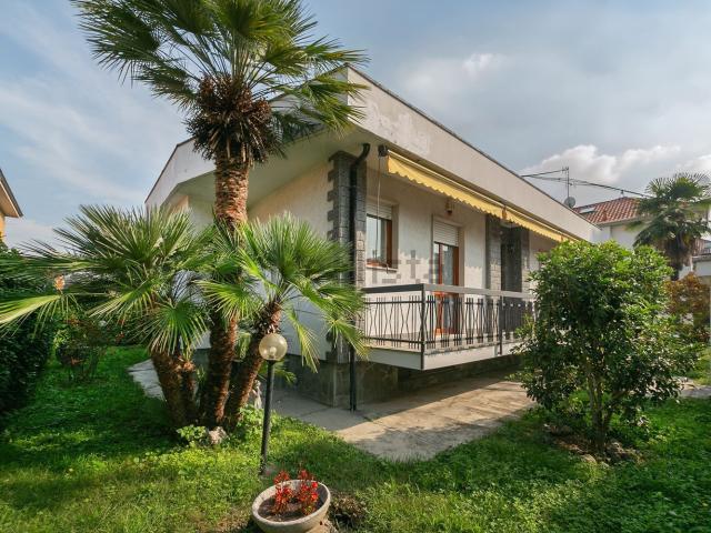 Case e ville in vendita di 191 m² in Via Cadore, 3