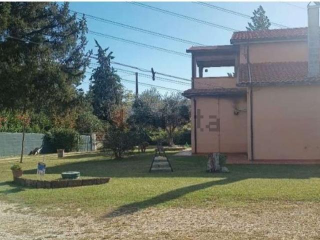 Case e ville in vendita di 191 m² in Via Cantò, 91