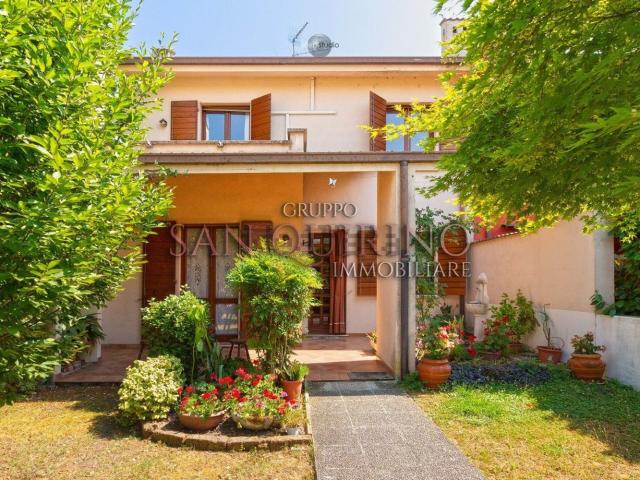 Case e ville in vendita di 191 m² in Via Luigi Cadorna, 65