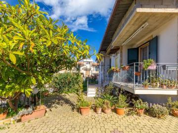 Case e ville in vendita di 191 m² in Via Stellamarina