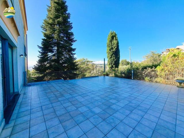 Case e ville in vendita di 191 m² in Via proserpina