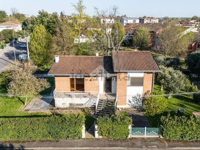 Case e ville in vendita di 192 m² in Via Arturo Toscanini, 1