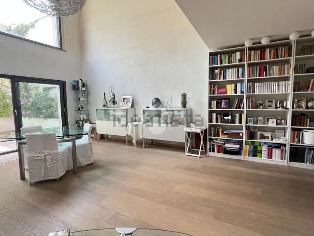 Case e ville in vendita di 192 m² in Via Baranzate, 3