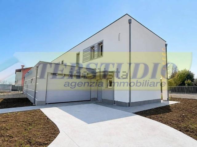 Case e ville in vendita di 192 m² in Via Gabriele d&apos Annunzio