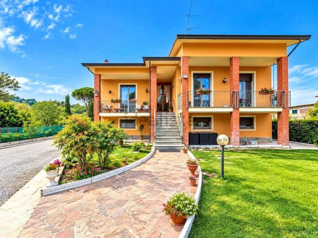 Case e ville in vendita di 192 m² in Via Garibaldi
