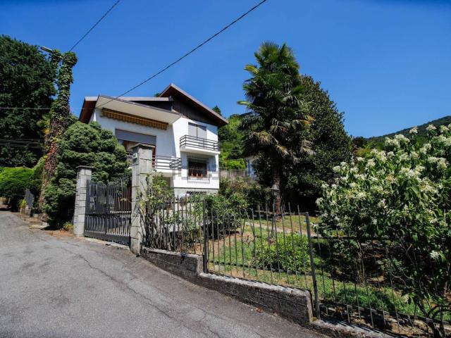 Case e ville in vendita di 192 m² in Via delle Pietre, 29