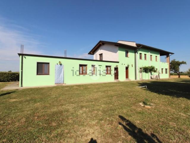 Case e ville in vendita di 192 m² in Via Muttarone, 7
